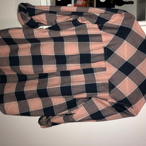 Shirts/clothes - Picture 2 of 8